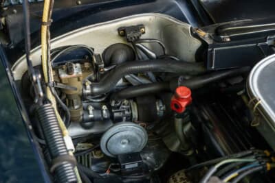 7万8400ドル（邦貨換算約1170万円）で落札されたメルセデス・ベンツ「560SL」（C）Courtesy of RM Sotheby's