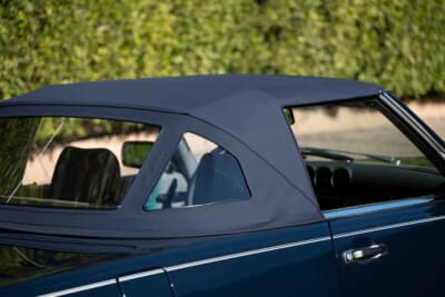 7万8400ドル（邦貨換算約1170万円）で落札されたメルセデス・ベンツ「560SL」（C）Courtesy of RM Sotheby's