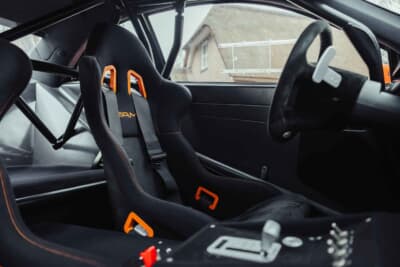 60万ユーロ〜80万ユーロ（邦貨換算約9610万円〜1億2810万円）で現在も販売中のメルセデス・ベンツ「CLK DTM AMG P900 プロトタイプ」（C）Bonhams