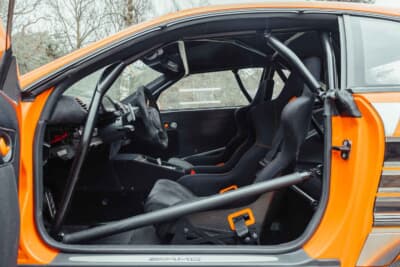 60万ユーロ〜80万ユーロ（邦貨換算約9610万円〜1億2810万円）で現在も販売中のメルセデス・ベンツ「CLK DTM AMG P900 プロトタイプ」（C）Bonhams