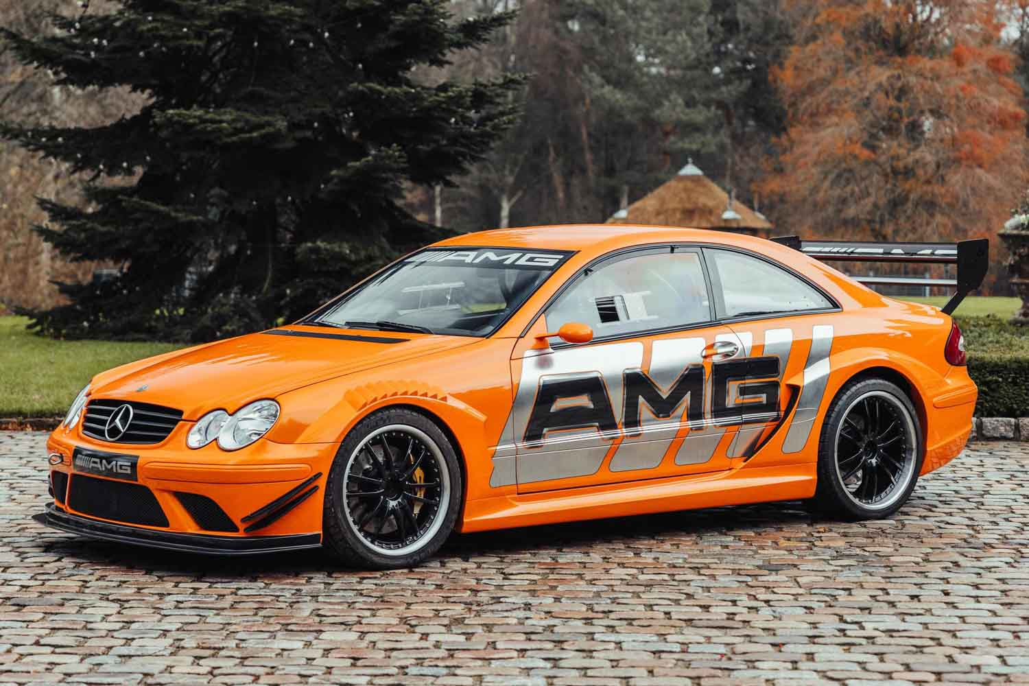 新車時の約2倍！ 1億円近くまで高騰したメルセデス・ベンツ「CLK
