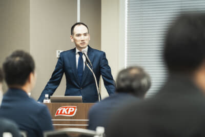 技術部会の全体講演としてMS&ADインターリスク総研株式会社の鶴田 彬氏が登壇。「日本とアメリカにおける製造物責任の概要と動向」について解説