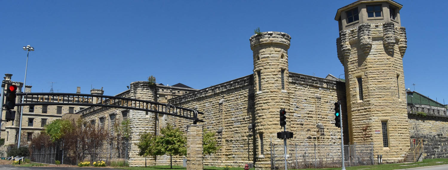 元祖「シカゴ・スタイル・ピザ」のボリュームに驚愕！ 近郊のジョリエットは映画『ブルース・ブラザース』の舞台でした【ミシシッピ川ブルース旅_20】