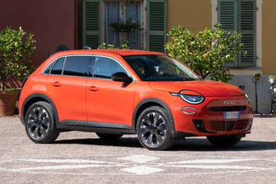 フィアット「600e ラ プリマ」は旧価格から−30万円となる