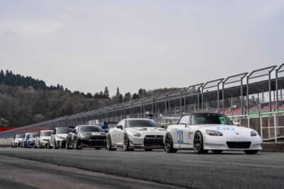 上級クラスは岡山国際で速さの基準と言われる1分40秒を切るタイムで走行