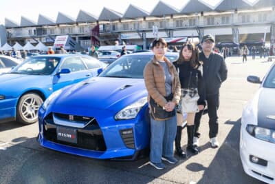 2020年式日産GT-Rとオーナーの岩間満幸さん&ファミリー