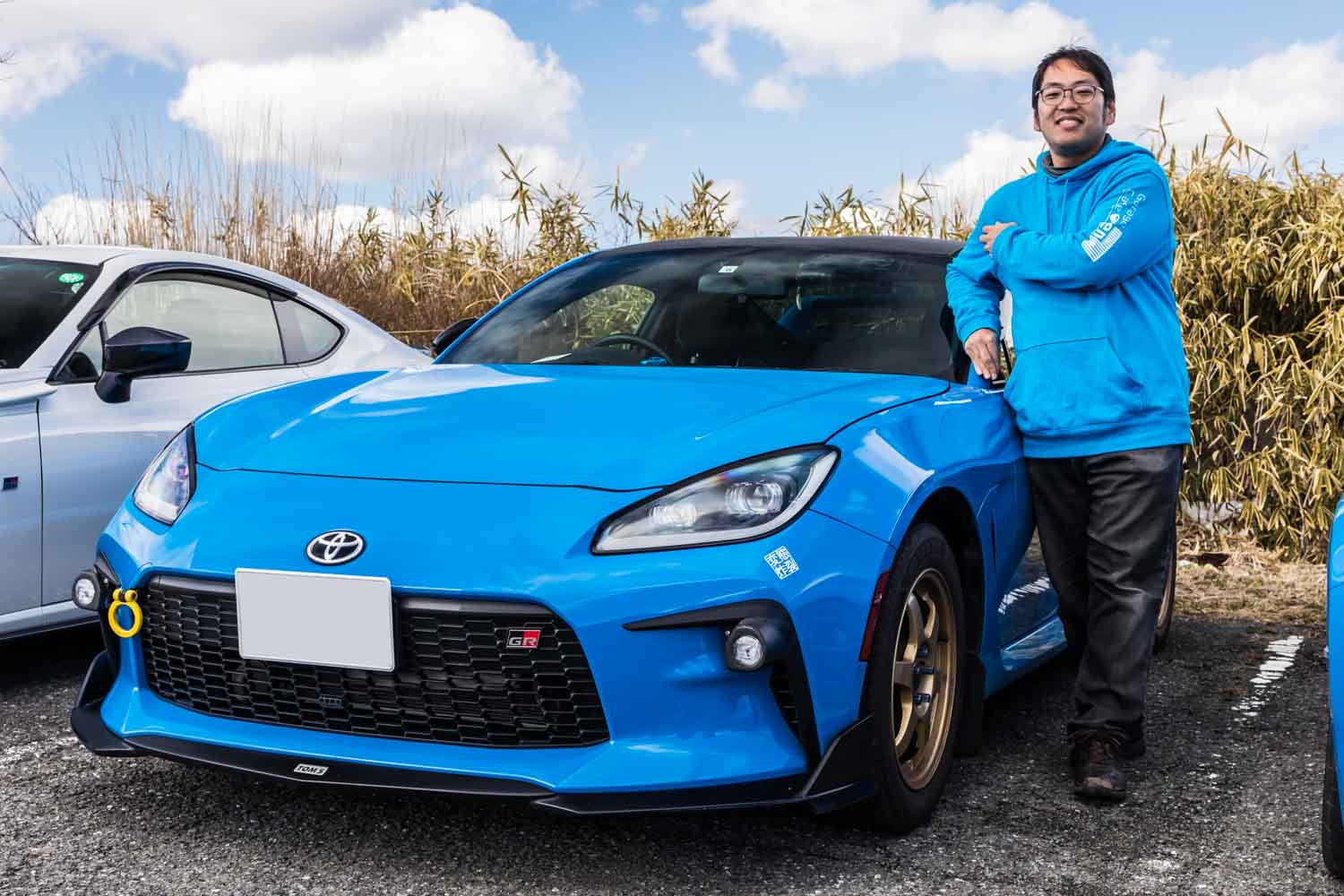 ブライトブルーIIのトヨタ「GR86」は雪道でも楽しめるアゲ仕様