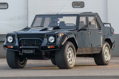 45万500ドル（邦貨換算約6715万円）で落札されたランボルギーニ「LM002」（C）Courtesy of RM Sotheby's