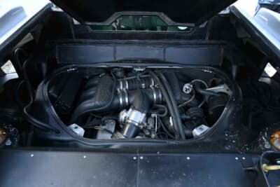 ランボルギーニ カウンタック LP5000Sクアトロヴァルヴォーレ レプリカ：ベースとなったポルシェ ボクスターの水平対向6気筒エンジンを搭載