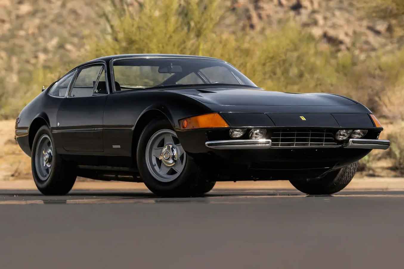 フェラーリ「365 GTB/4 デイトナ」ポップアップライトの後期型が