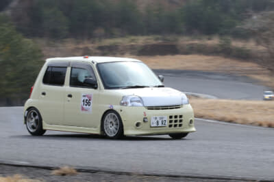 東北660耐久レースに投入した車両はエッセ。学生クラスは3クラスと車両規定が共通で、自動的にそちらにもエントリーされる仕組みだ