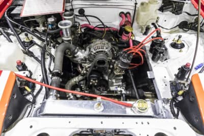 マツダ 初代NA6C型 ロードスター：エンジンはマツダスピードの13B型ペリフェラルポート、ダウンドラフトのウェーバーφ48を装着した300psを発揮するレース仕様