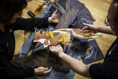 三部作の最後の部分では、キツネが静かに森へ足を踏み入れる様子を表現している