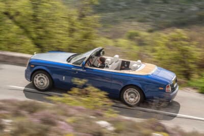 ロールス・ロイス ファントム ドロップヘッド クーペ：オープンエアーを満喫できる世界最大級のコンバーチブルモデル