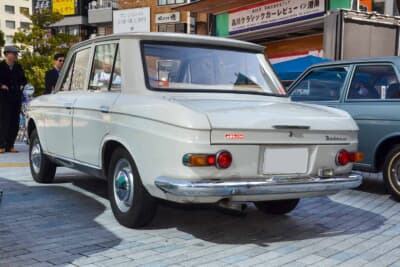 日産 2代目 410型 ダットサン ブルーバード：華飾を排したスタンダード・グレードは、ピニンファリーナの意図したプレーンなデザインがより際立つ