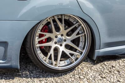 スバル BR型 レガシィ:タイヤのサイズは225/35R19