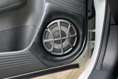 何から手を着ければ良いのか分からないという方には、スピーカーの交換をおすすめしている