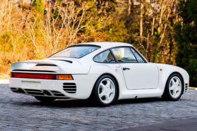 オークション終了後に個別販売されたポルシェ「959シュポルト」（C）Courtesy of RM Sotheby's