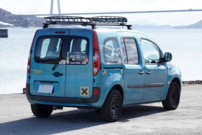 ルノー カングー：ボディのステッカーは小傷隠しだそうだ