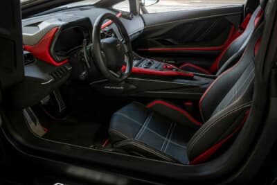 190万ドル～240万ドル（邦貨換算約2億7180万円～3億4335万円）で現在も販売中のランボルギーニ「カウンタックLPI800-4」（C）Bonhams