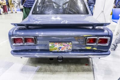 日産 3代目 スカイライン：純正形状のリアウイングを装着