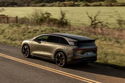 ルシッド グラビティ：最大450マイル（約724km）の航続距離、200マイル（約322km）を11分以内で充電可能な高速充電性能を誇る