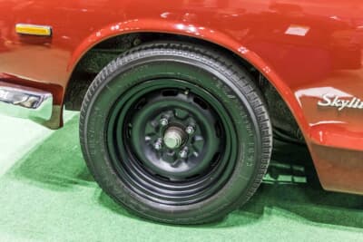 日産 3代目 スカイラインGT-R：フロント14×6J、リア14×7Jのスチール製レース専用ワイドリムを装着