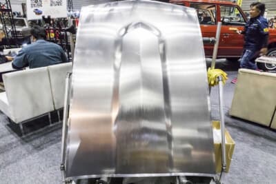 日産 S30型 フェアレディZ：プレス作業から製品化まで一貫して国内で製作している