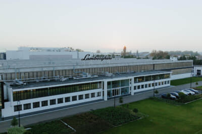 ランボルギーニはイタリアに強固な基盤を持ちながらも、グローバルなプレゼンスをさらに強化し続けている