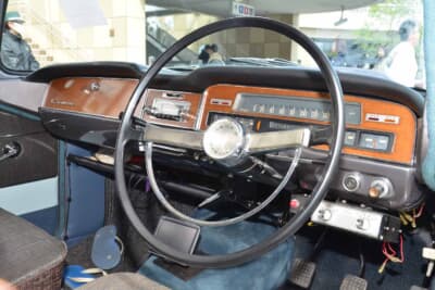 日産 セドリック スペシャル:ダッシュボードやメーター周りも良好な状態を保っている