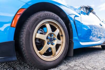 トヨタ GR86：サスペンションは、マルマンモータースのリフトアップサスペンションで、おおよそ3cmほどのリフトアップを実現している