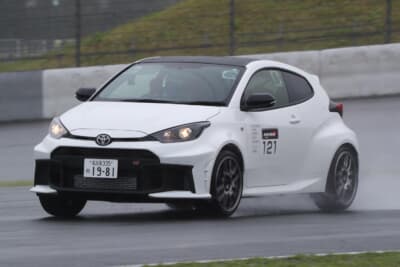 GR YARISにXERO（ゼロ）RSプラスを装着した状態で冨林選手はドライブした