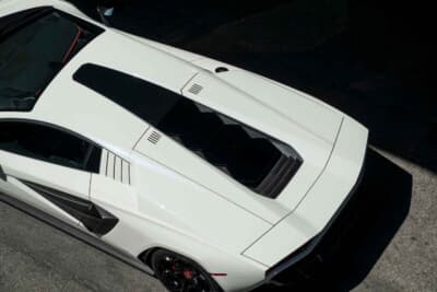 190万ドル～240万ドル（邦貨換算約2億7180万円～3億4335万円）で現在も販売中のランボルギーニ「カウンタックLPI800-4」（C）Bonhams