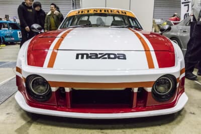 マツダ 初代NA6C型 ロードスター：ドライビングランプ一体型のエアロバンパーを装着している