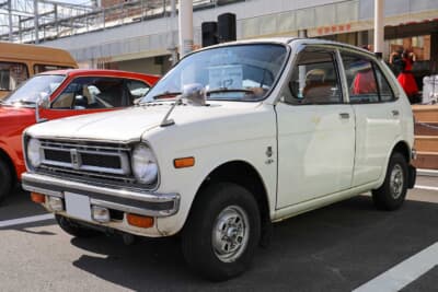 ホンダ 初代 ライフ：ホンダにとって、ライフが初の4ドア車両だ