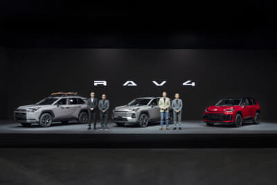 左からMid-size Vehicle Company ZV チーフエンジニアの太長根 嘉紀氏、ウーブン・バイ・トヨタ株式会社 取締役 Chief Technology Officerのジョン・アブスマイヤー氏、取締役・執行役員 Chief Branding Officer デザイン領域統括部長のサイモン・ハンフリーズ氏、ウーブン・バイ・トヨタ株式会社 代表取締役 Chief Executive Officerの隈部 肇氏