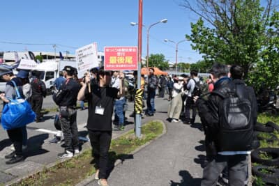 早く並んで1回でも多く試乗したい、ということで毎回早朝から試乗会受付には長蛇の列ができる