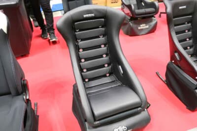 HISTRIX ブラック：カーボン製シェル、重量6.5kg、表皮素材が難燃生地というスペック