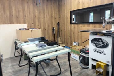 店舗には木工室も備わる