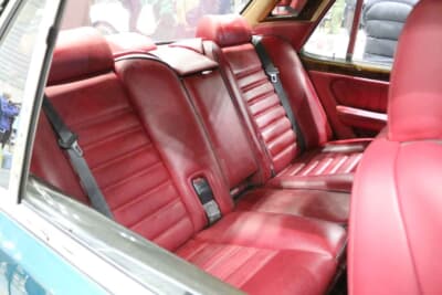 ベントレー ターボR:リアシートには大変珍しいオプションの冷蔵庫を装備