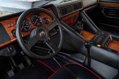 45万500ドル（邦貨換算約6715万円）で落札されたランボルギーニ「LM002」（C）Courtesy of RM Sotheby's