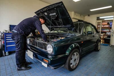 取り扱うクルマは高年式の良質車が基本。ただしゴルフやビートルなど問い合わせが多い旧車に関しても販売／修理の相談に乗ってくれる