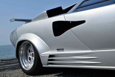 ランボルギーニ カウンタック LP5000Sクアトロヴァルヴォーレ レプリカ：顧客の希望にしたがって、仕様やカラースキームを選択できるビスポーク形式のフルオーダーが可能だ