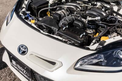 トヨタ GR86：フロントにガレージベリーのインテークダクトを装着している