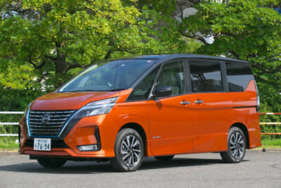 旧型の日産 セレナに設定されたカラフルなオレンジは査定に大きな影響を及ぼす