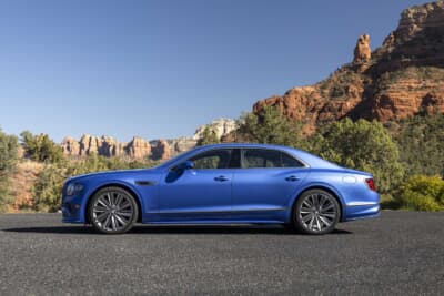 ベントレーは全モデルにプラグインハイブリッド（PHEV）オプションを用意している