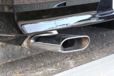 スバル アルシオーネ:大口径の楕円形マフラーが輝いている