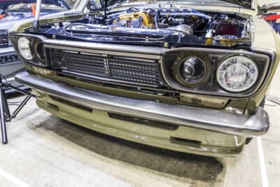 日産 510型 ブルーバード：グリルはグレーで塗装している