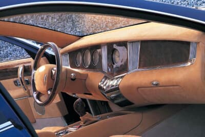 ブガッティ EB218のアールデコ調のインテリア