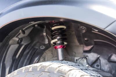 マツダ CX-5：タナベの車高調を使って1インチリフトアップしている